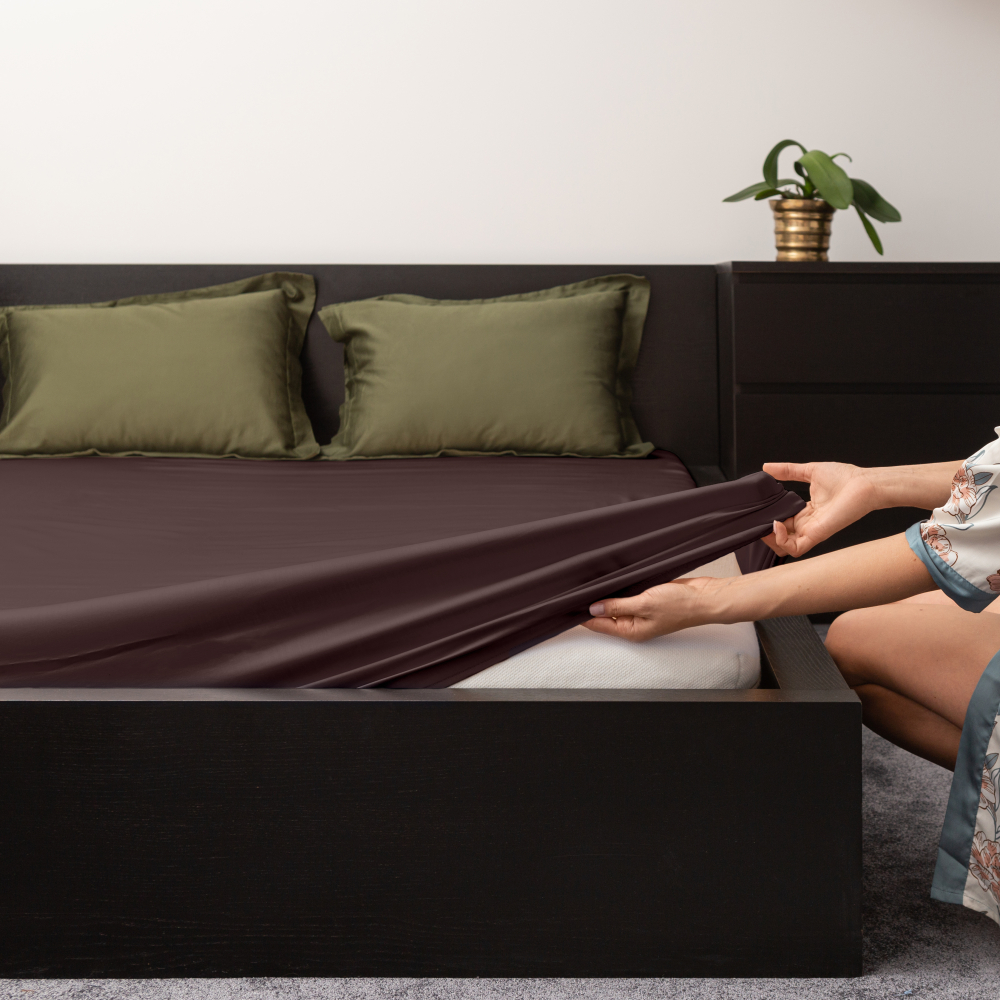 Satininė paklodė su guma „Chocolate“. Paklodės su guma, 150x200 cm, 160x200 cm, 180x200 cm