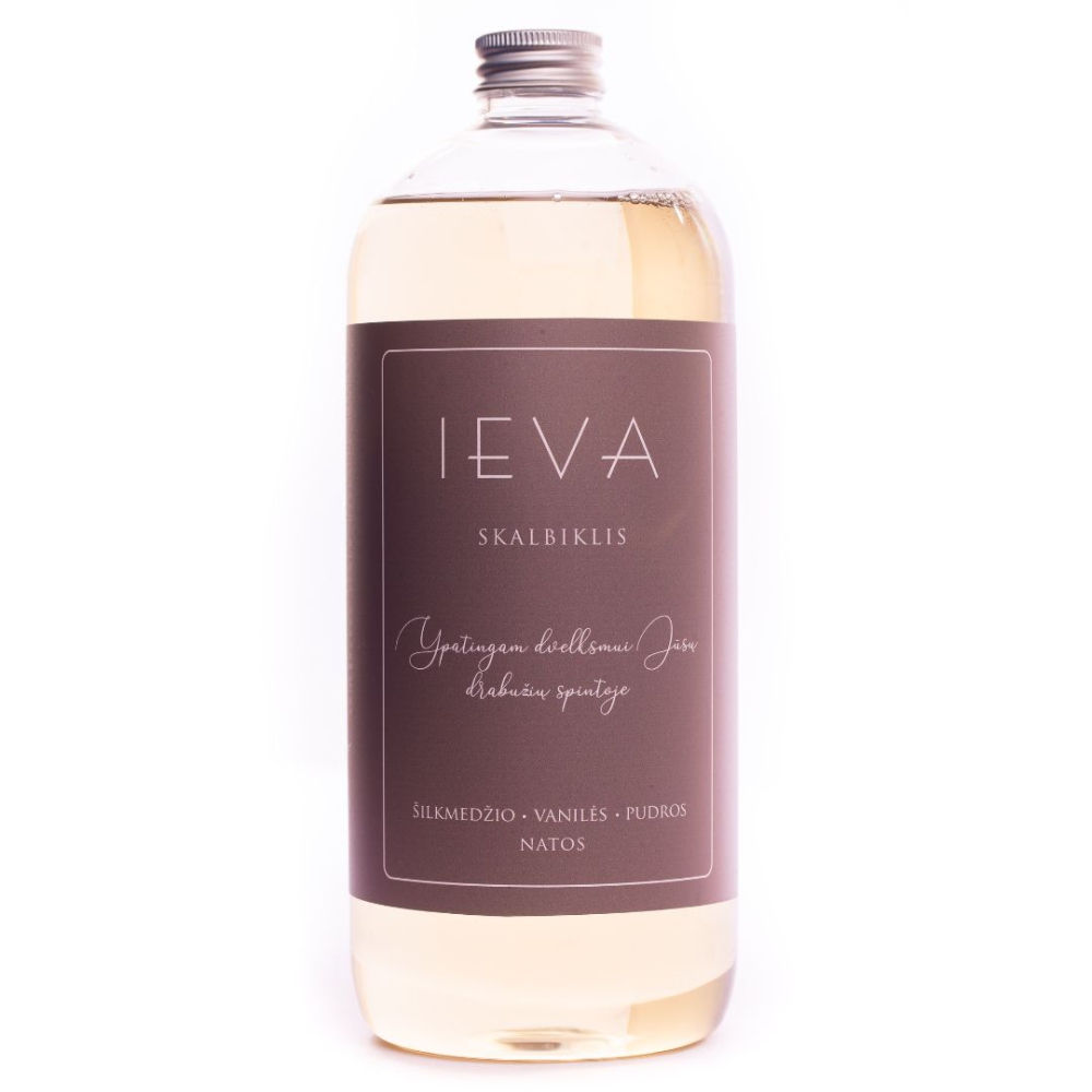 Ieva skalbiklis „Detergent Silk Vanilla“. Valikliai. Skalbimo priemonė su raminančiu vanilės, šilko ir pudros kvapų mišiniu, kad skalbiniai būtų švelnūs ir kvapnūs.